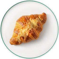 Круассан с сыром, 70г, крупный план