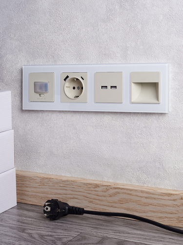 Рамка 4 поста IEK BRITE BR-M42-G-K01 белый, крупный план
